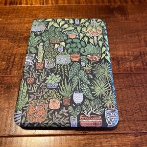 Botanical Print Kindle Case with hand strap